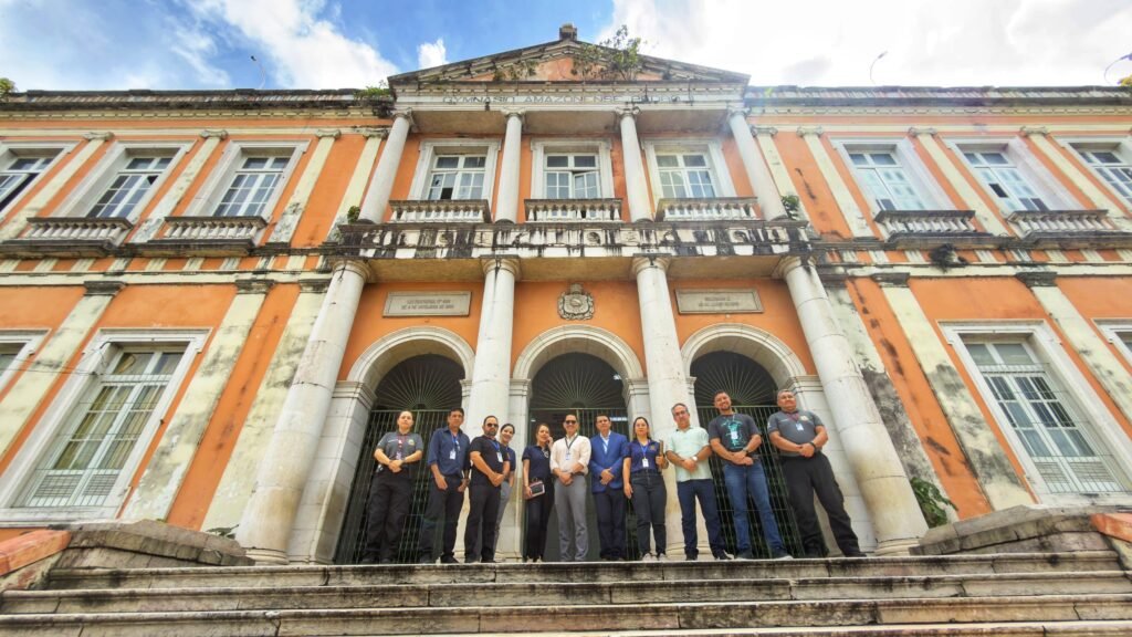 Blitz do TCE vistoria escolas históricas de Manaus