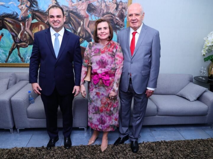 Presidente do TCE-AM prestigia posse do novo governador do Amazonas