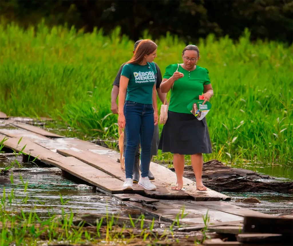 Débora Menezes realiza visita em Iranduba e cobra melhorias na infraestrutura da cidade