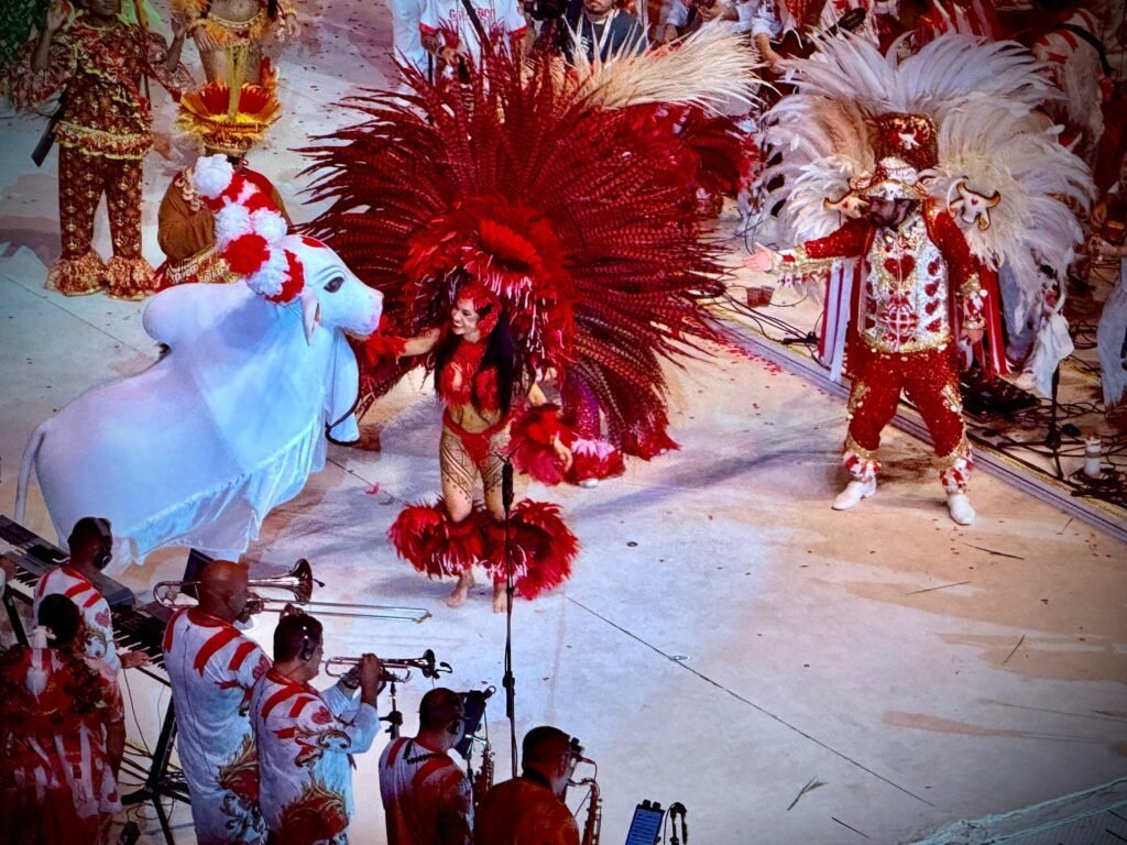 Garantido encerra o Festival de Parintins exaltando a Terra Encantada da Amazônia