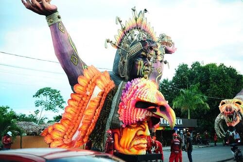Garantido leva alegorias do ritual Travessia das Cinzas para arena