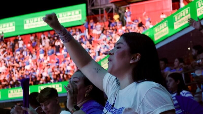 Com Bumbódromo lotado, Caprichoso apresenta prévia de espetáculo em ensaio aberto ao público