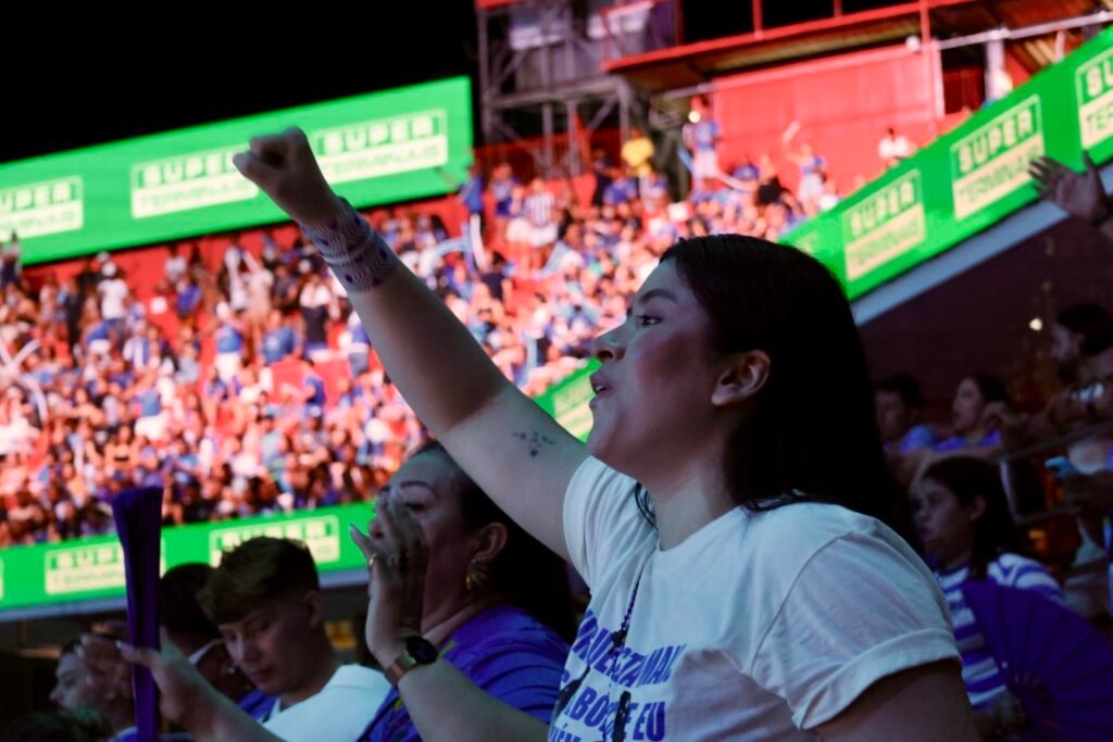 Com Bumbódromo lotado, Caprichoso apresenta prévia de espetáculo em ensaio aberto ao público