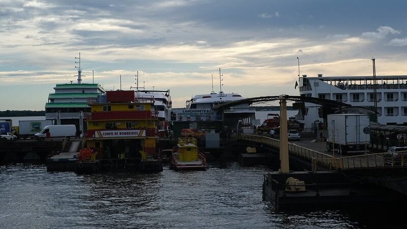 Corpo de Bombeiros suspende buscas por cinco desaparecidos em naufrágio próximo ao Encontro das Águas