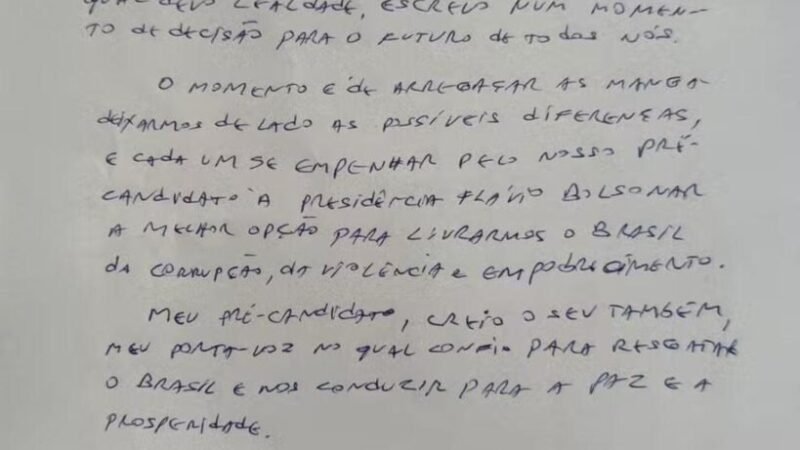 Moraes proíbe visitas de Flávio a Jair Bolsonaro; senador acusa ministro de interferência nas eleições