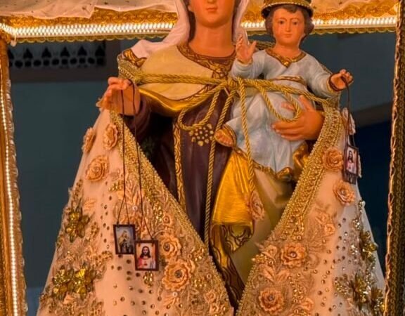 Fé toma conta de Parintins: procissão de Nossa Senhora do Carmo reúne milhares de devotos e encerra festejos