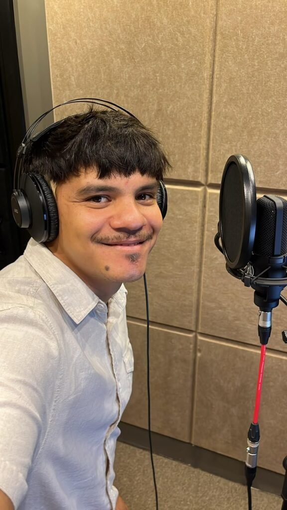 Adanilo celebra estreia como narrador e integra elenco de audiossérie ‘A Revolução dos Bichos’