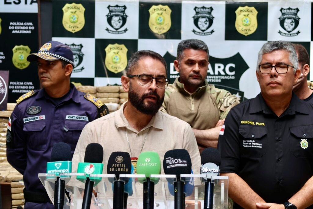 Operação no rio Negro termina com dois suspeitos mortos e apreensão de 700 quilos de skunk em Manaus