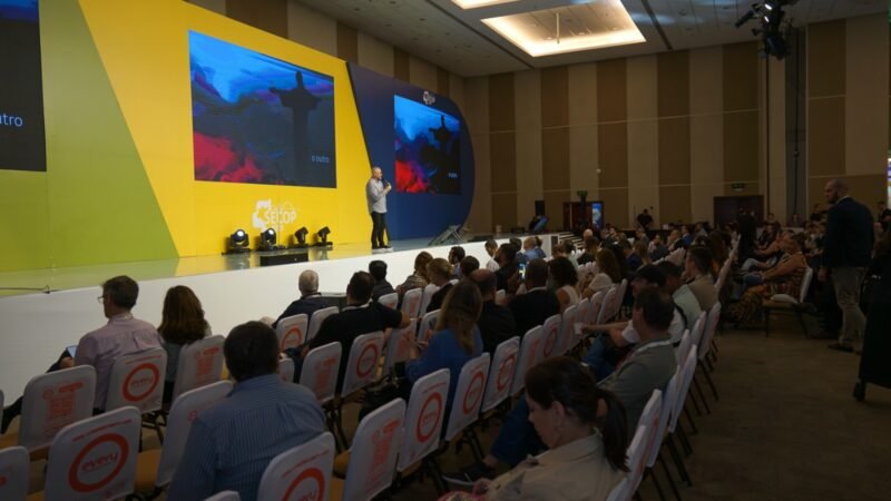 Servidores da Prefeitura de Manaus participam do 53º Secop e acompanham debates sobre inteligência artificial e governança digital