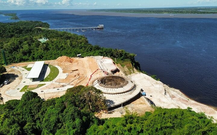 Prefeitura avança com novas frentes de obra no parque Encontro das Águas Rosa Almeida na oca, restaurante e áreas externas