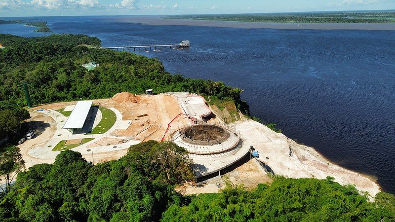 Prefeitura avança com novas frentes de obra no parque Encontro das Águas Rosa Almeida na oca, restaurante e áreas externas