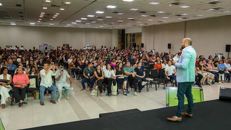 Seminário reúne educadores da Prefeitura de Manaus para fortalecer a fluência leitora na alfabetização