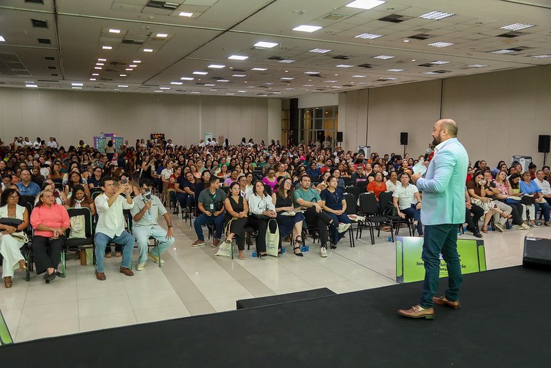 Seminário reúne educadores da Prefeitura de Manaus para fortalecer a fluência leitora na alfabetização