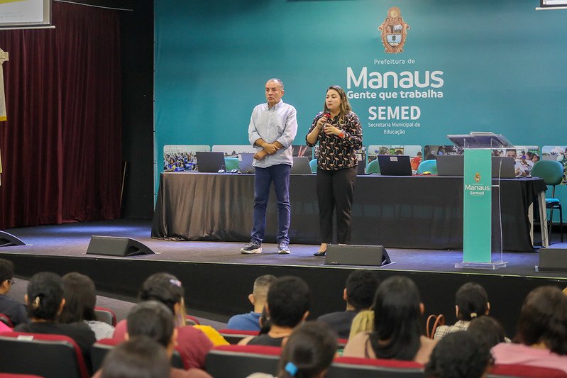 Prefeitura de Manaus realiza formação para estagiários de alfabetização