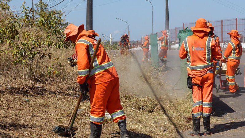 Prefeitura de Manaus intensifica mutirão de limpeza nesta terça-feira
