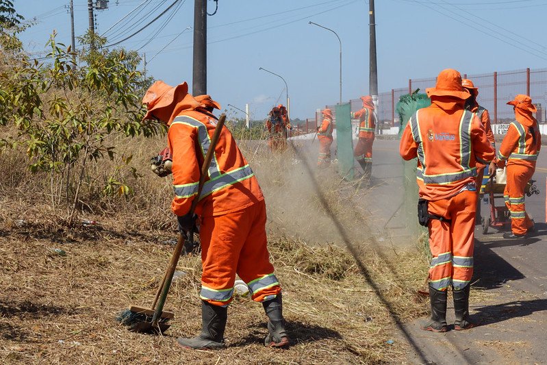 Prefeitura de Manaus intensifica mutirão de limpeza nesta terça-feira