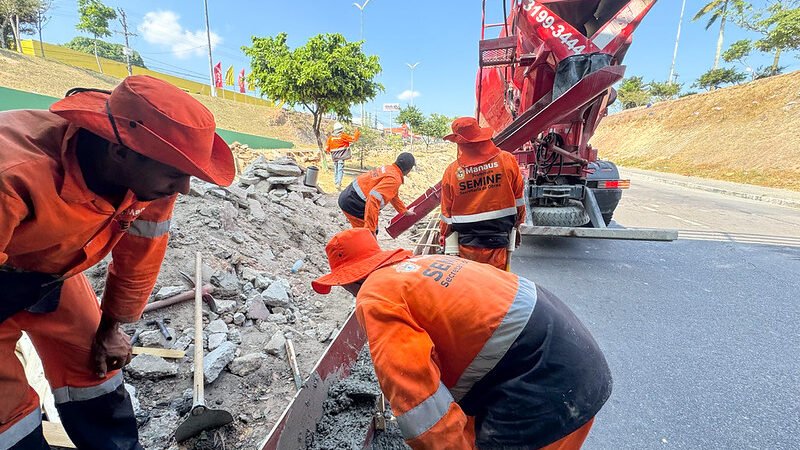Prefeitura de Manaus inicia construção de novo canteiro central na avenida Max Teixeira para reforçar segurança viária