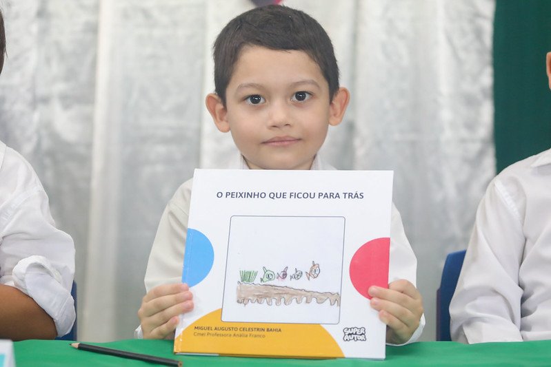 Alunos da educação infantil da Prefeitura de Manaus lançam livro sobre a Amazônia 