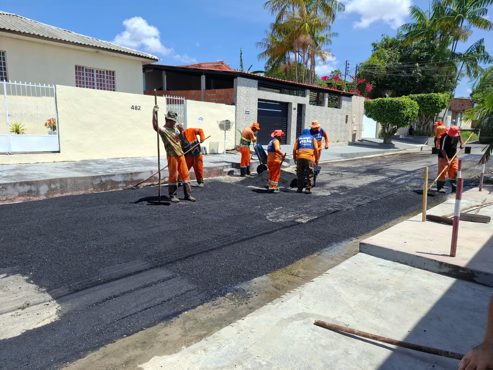 Prefeitura de Manaus recupera pavimento e melhora mobilidade em via do conjunto Manoa