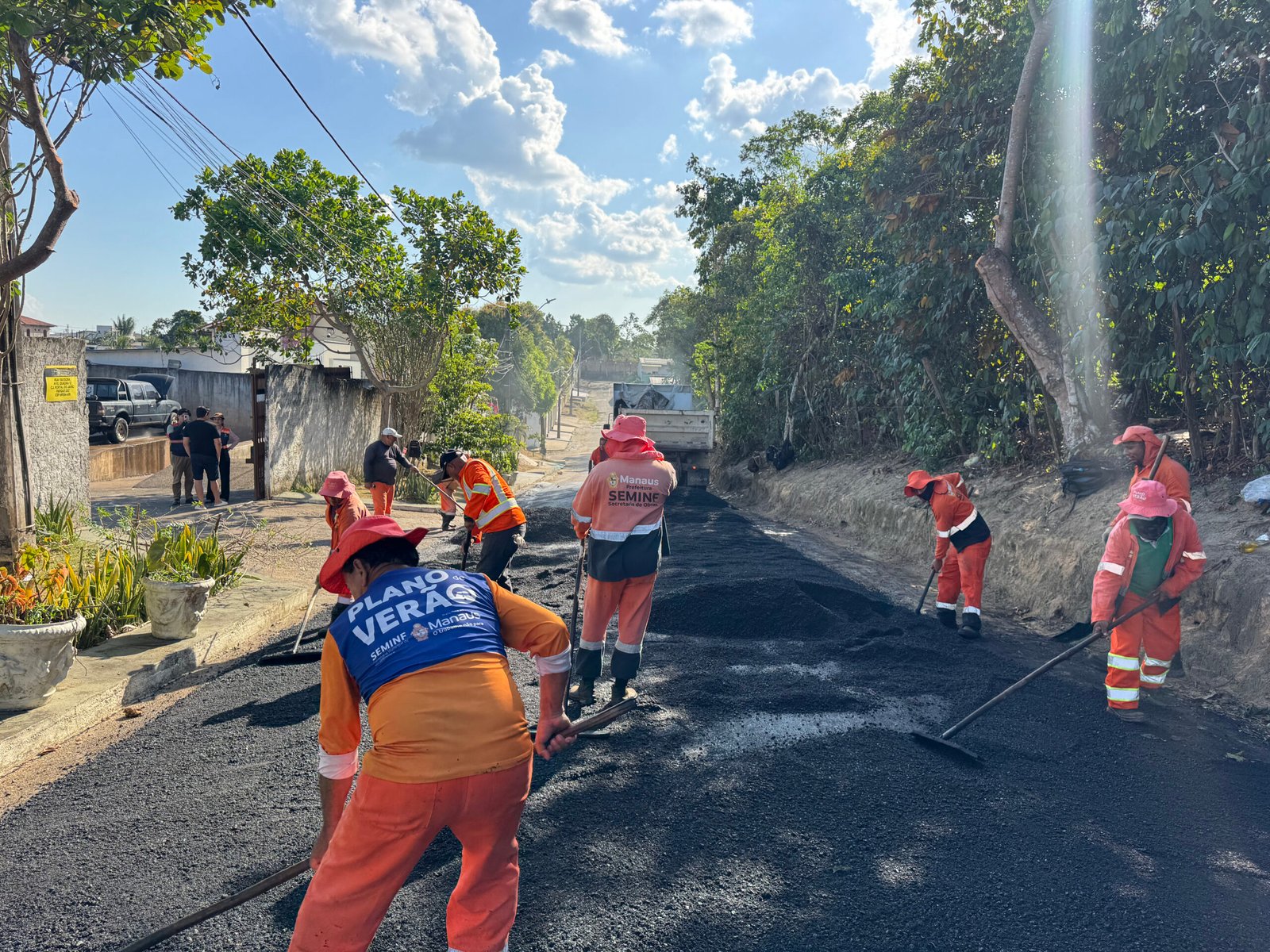 Prefeitura de Manaus intensifica recuperação asfáltica no Parque 10 de Novembro e revitaliza via do Portal do Japão