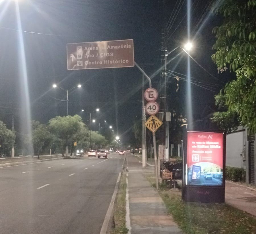 Avenidas de Manaus recebem revitalização de sinalização viária da prefeitura no fim de semana