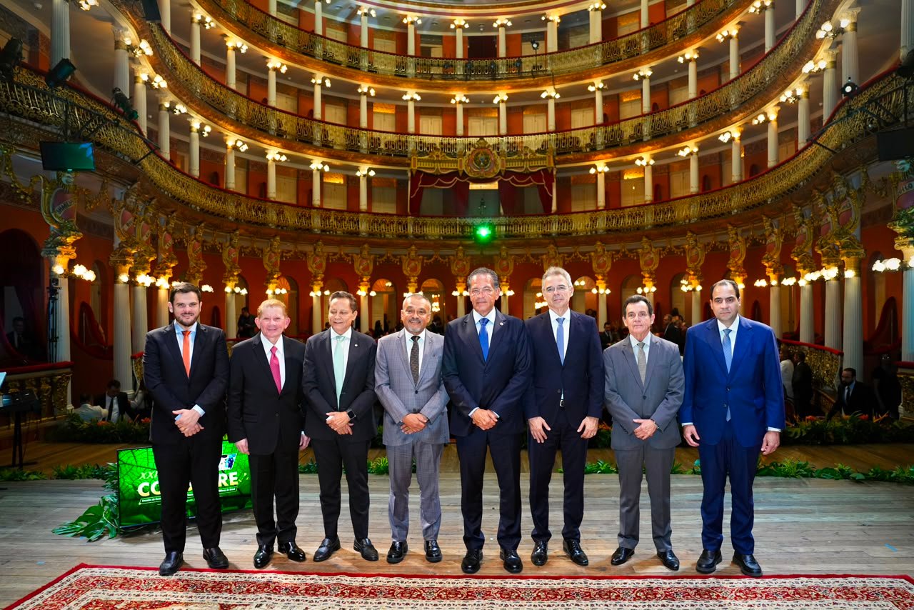 Prefeito Renato Junior destaca construção de Justiça próxima ao povo durante abertura do XXI Consepre no Teatro Amazonas