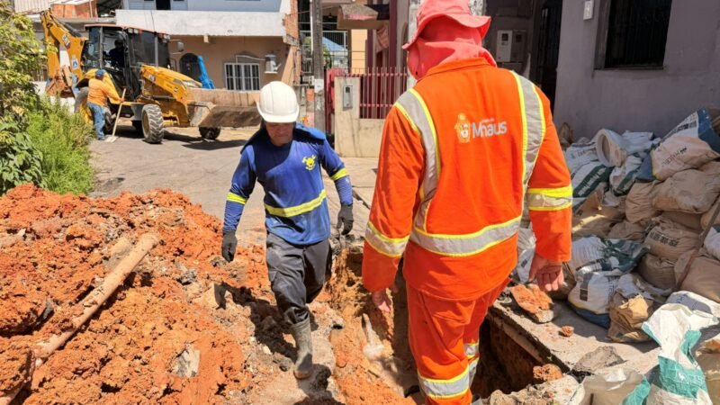 Prefeitura de Manaus acompanha recuperação da rua Pavão após tubulação de concessionária provocar afundamento parcial da via