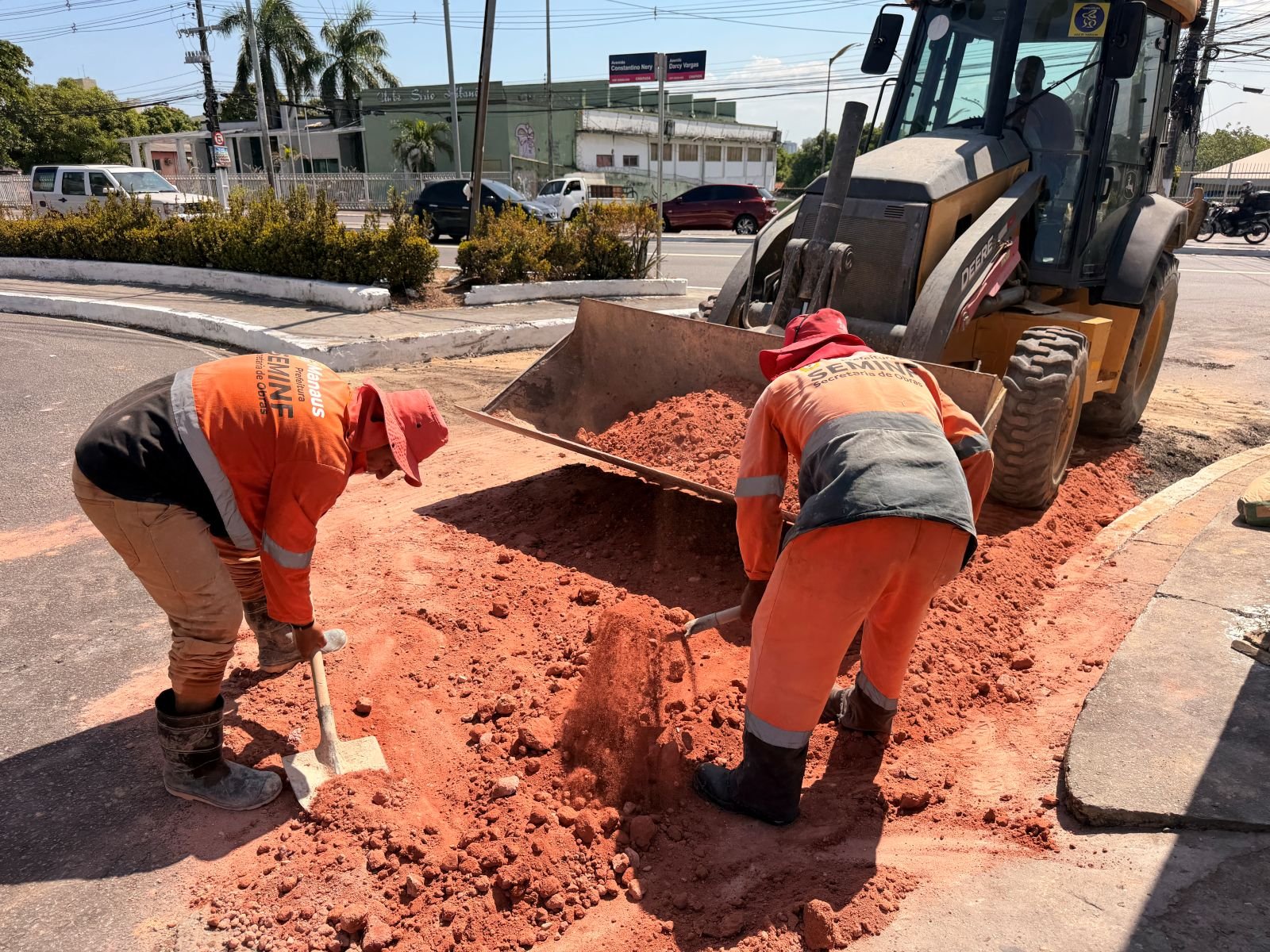 Prefeitura de Manaus avança em obra emergencial para recuperar galeria subterrânea no cruzamento das avenidas Constantino Nery e Darcy Vargas