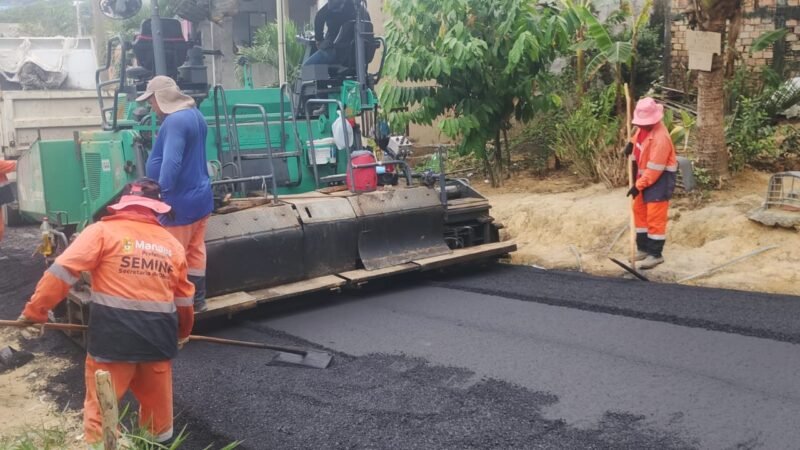 Prefeitura de Manaus transforma rua que antes era marcada pelo barro em nova via pavimentada no Tarumã