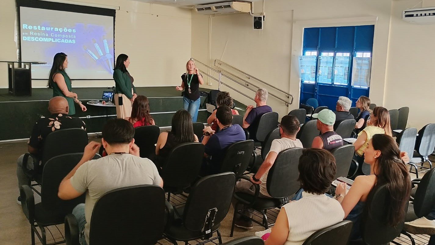 Prefeitura capacita equipes de saúde bucal para uso de nova resina e organização de processos de trabalho
