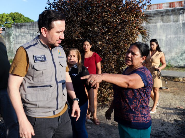 Prefeitura de Manaus acompanha famílias afetadas por incêndios no Cidade de Deus e Viver Melhor