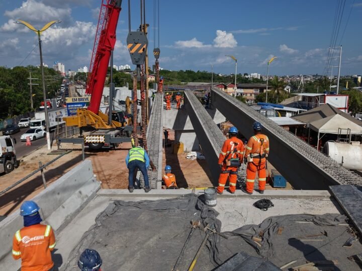 Prefeitura de Manaus inicia içamento de 24 vigas e avança na construção do Complexo Viário Passarão