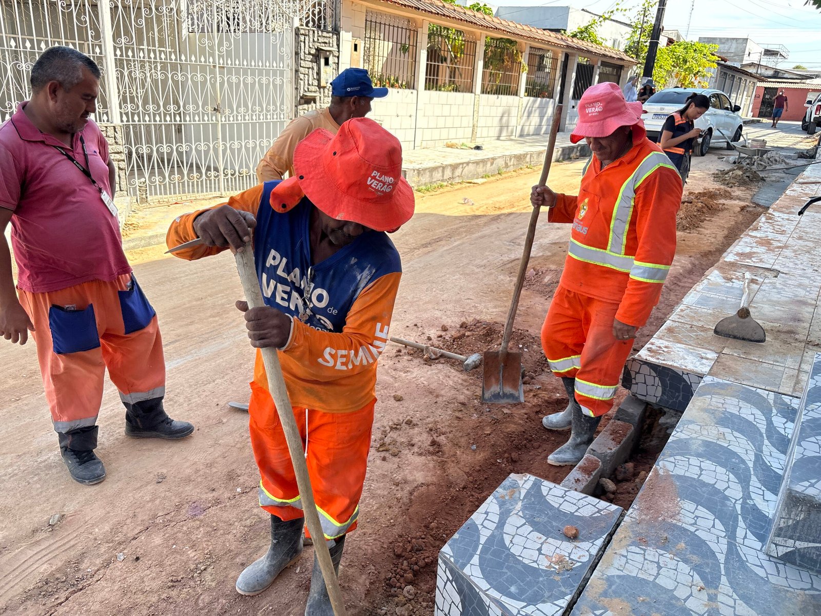Prefeitura de Manaus recupera 10 metros de drenagem obstruída por lixo no bairro Japiim