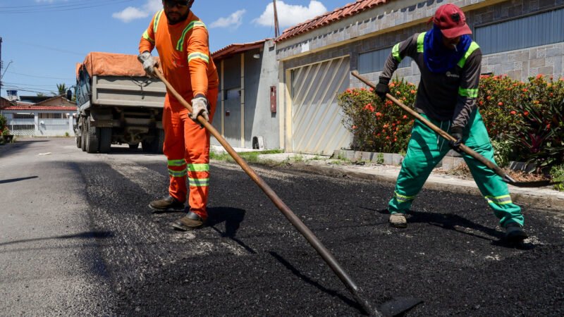 Prefeitura de Manaus intensifica operação “Tapa-Buraco” e aplica 125 toneladas de asfalto no bairro Cidade de Deus, na zona Norte