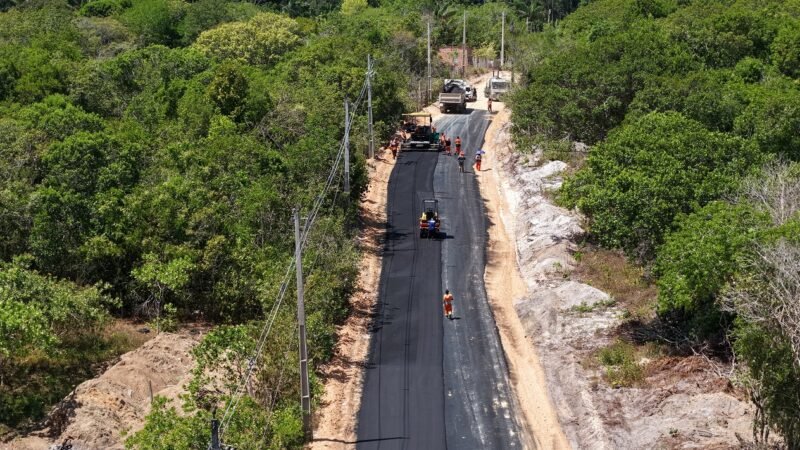Prefeitura de Manaus avança com aplicação de 80 toneladas de asfalto no ramal do Km 45 da AM-010