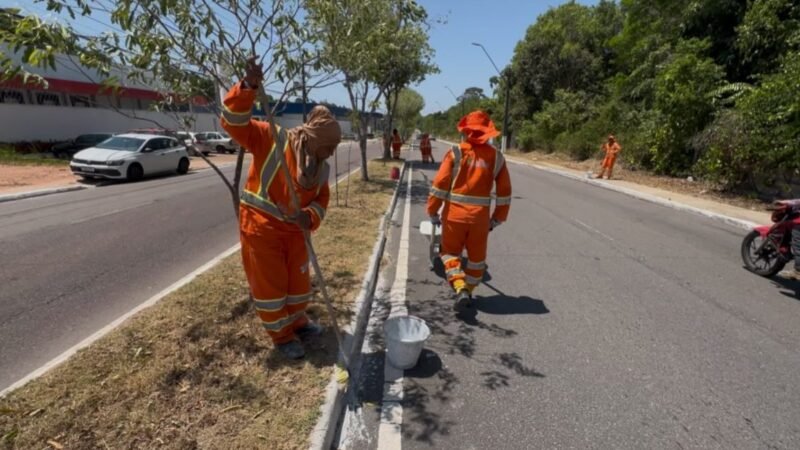 Prefeitura intensifica serviços de pintura de meio-fio e sarjetas neste período de verão