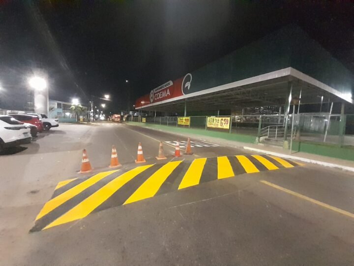 Prefeitura leva reforço de sinalização à zona Oeste pelo programa ‘Manaus que a Gente Cuida’