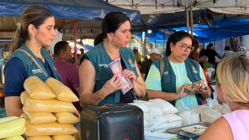 Prefeitura orienta feirantes sobre direitos de consumo em 1ª fiscalização conjunta do Procon Manaus e Semacc 