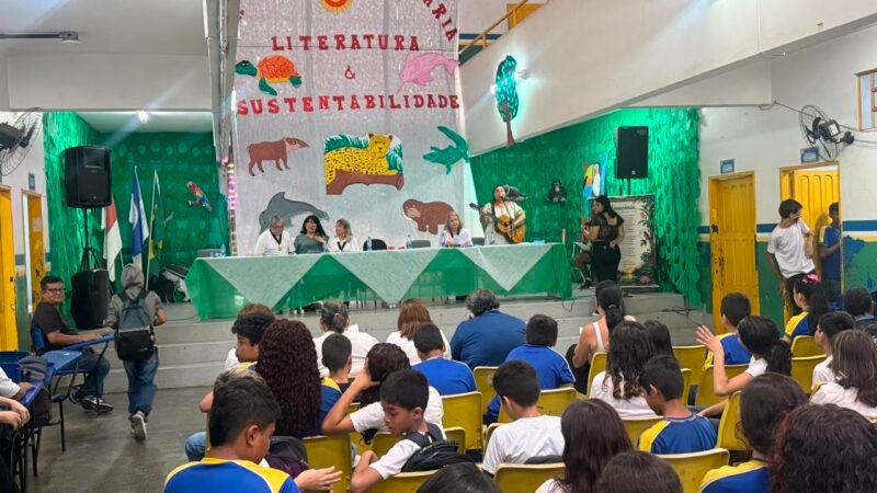 Literatura amazônica ganha destaque em semana literária em escola de Manaus