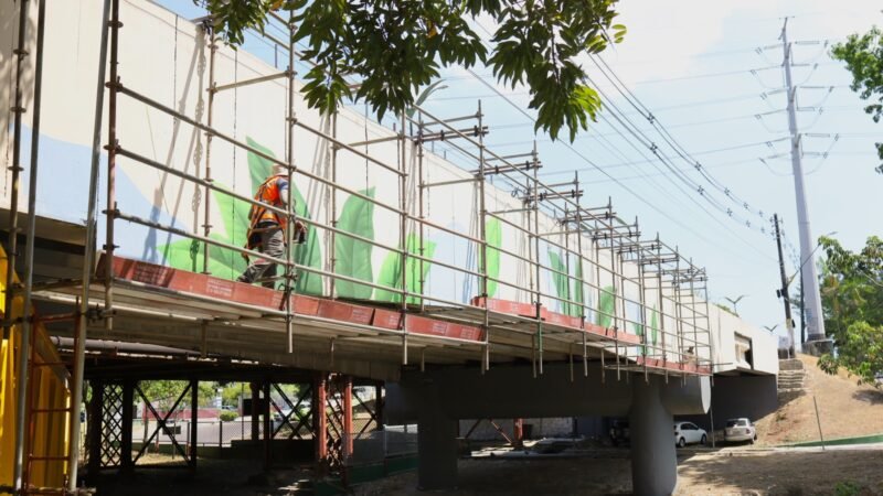 Prefeitura de Manaus avança na modernização da ponte dos Bilhares com pintura e grafite