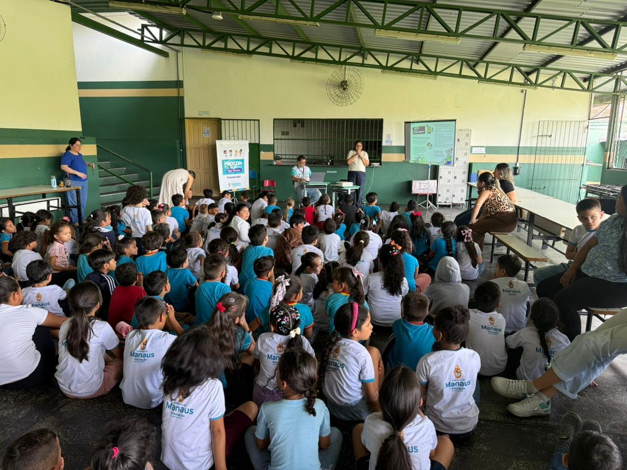 Prefeitura leva ‘Procon Manaus nas Escolas’ para mais de 100 crianças na zona Leste