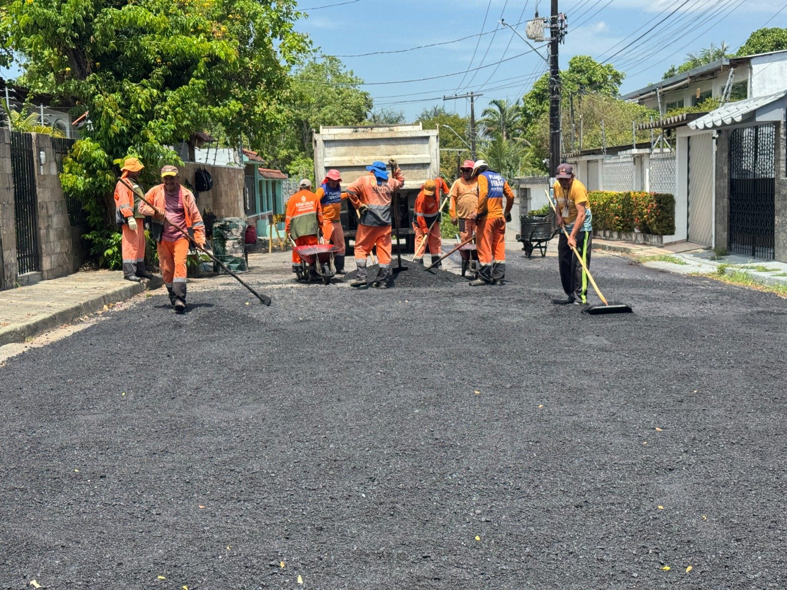 Prefeitura avança na recuperação da rua Hortência no bairro Aleixo e atende solicitação de moradores