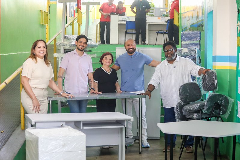 Prefeitura de Manaus equipa escola no Japiim com novos itens mobiliários e beneficia quase 1,5 mil alunos