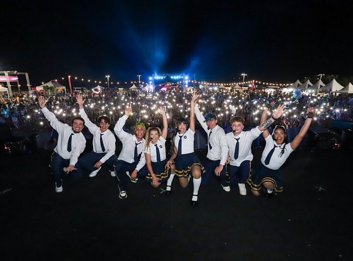 ‘Passinho’ reúne diversão, inclusão e espetáculo infantil Kysha e Mine na primeira noite do ‘#SouManaus Passo a Paço 2026’