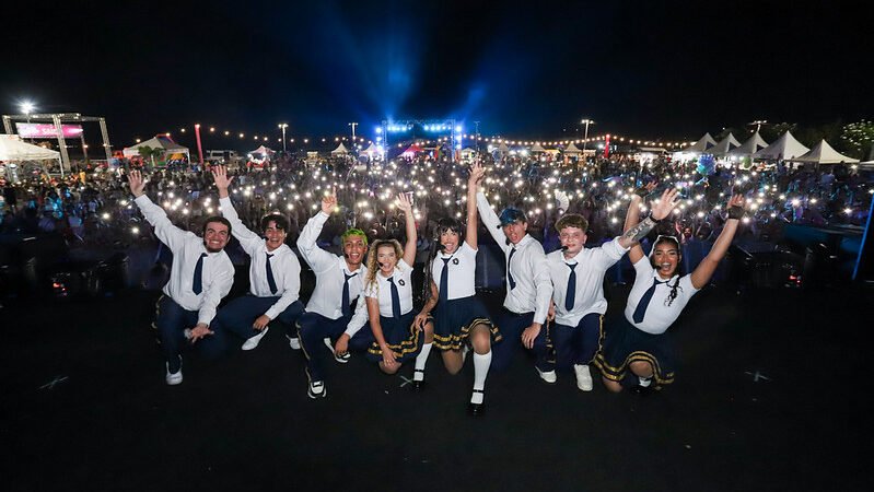 ‘Passinho’ reúne diversão, inclusão e espetáculo infantil Kysha e Mine na primeira noite do ‘#SouManaus Passo a Paço 2026’