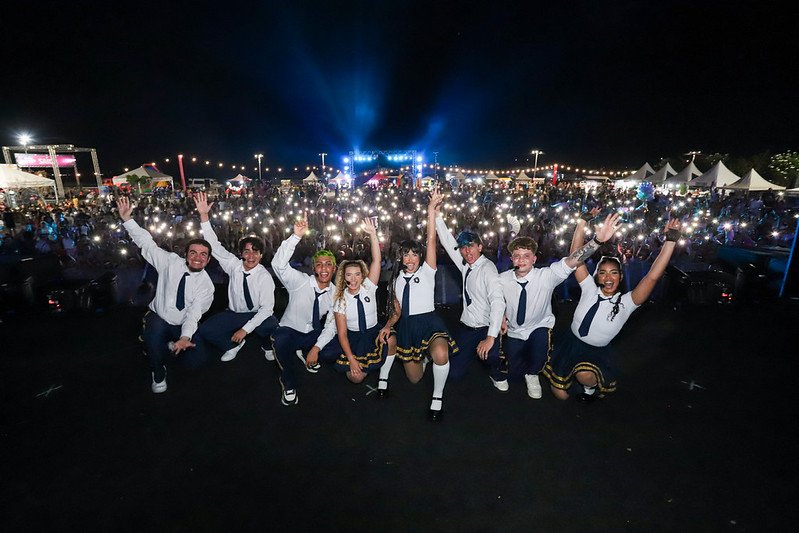 ‘Passinho’ reúne diversão, inclusão e espetáculo infantil Kysha e Mine na primeira noite do ‘#SouManaus Passo a Paço 2026’