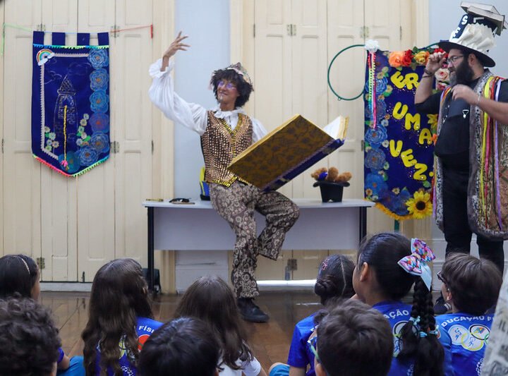 Estudantes visitam biblioteca municipal João Bosco Pantoja Evangelista e participam de contação de histórias