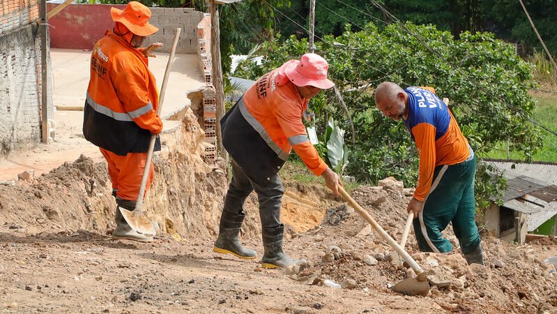 Prefeitura de Manaus avança com serviços de drenagem e infraestrutura no bairro Santa Etelvina 