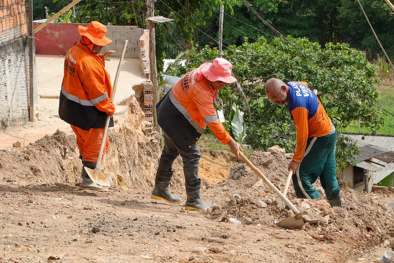 Prefeitura de Manaus avança com serviços de drenagem e infraestrutura no bairro Santa Etelvina 
