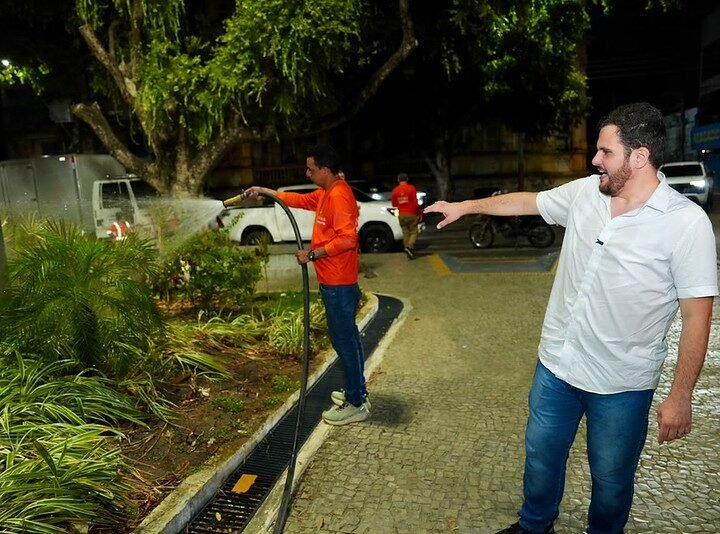 Prefeito Renato Junior amplia irrigação de árvores em Manaus durante período de calor extremo